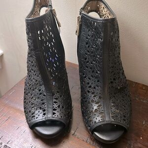 Ann Taylor high heel open, side zip, ankle cut, pattern, size 8